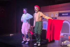 İki Bavul Dolusu minik tiyatroseverlerle buluştu