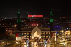 Kocaeli Büyükşehir den Kartepe Meydanı na yeni cami