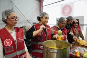 Ankara Keçiören de sıcak aş ve kumanya ikramı