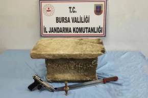 Bursada tarihi eser operasyonu... Lahit ve objeler ele geçirild