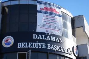 Dalaman Belediyesi mali tablolarını pankartla açıkladı