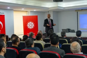 Osmaniyede yapay zekâ çağında gazeteciliğin geçirdiği dönüşüm anlatıldı