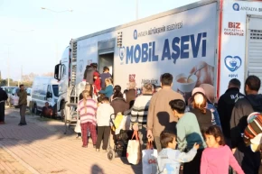 Antalyada Mobil Aşevi mahalle mahalle dolaşıyor