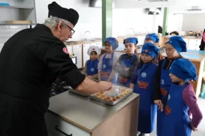 Bursa Yıldırımda Ramazan tatlıları minik şeflerden