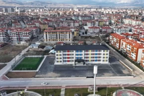 Konya Karatayda 8 okul FIFA standardında sahalara kavuşuyor