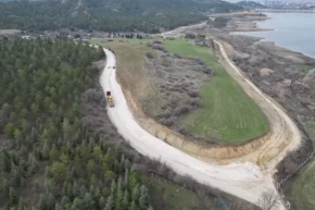 Çorum Çomar Barajında yol genişletme çalışmaları sürüyor