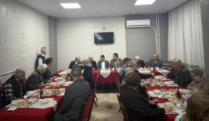 Kaymakam Yılmaz ve Köksal huzurevi iftar programına katıldı