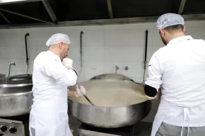 Sakaryada 90 bin kişilik iftar yemeği kendi kazanlarında pişiriyor