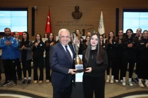 Bursa Nilüferin genç sporcuları başarılarını mecliste paylaştı
