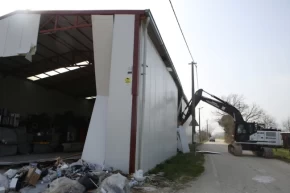 Bursa Nilüferde tarım alanındaki kaçak yapı yıkıldı