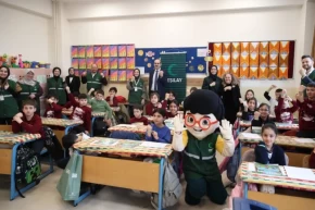 Yeşilay farkındalığı için ilk ders zili bağımsız gelecek için çaldı