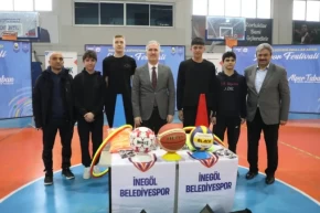 Bursa İnegölde 80 okula 700 bin TLlik spor malzemesi desteği