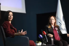 İzmir Karabağlarda Kadın ve Emek forumu