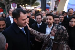 Bakan Kurum sokak iftarında