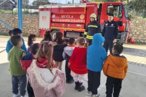 Miniklere yangın güvenliği eğitimi