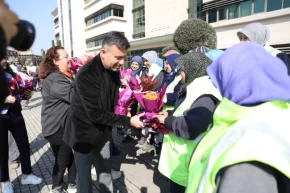 Bursa Büyükşehirden kadınlar çiçek jesti