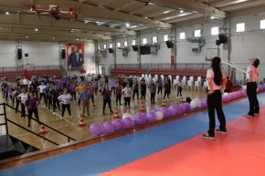 Çiğlide 8 Mart ruhu: Kadınlar sanatla, sporla ve yürüyüşle buluştu