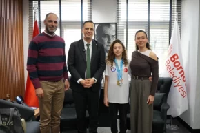 Bornovalı şampiyonlardan Başkan Eşkiye gurur ziyareti