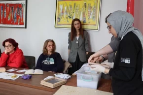 Maltepede geleneksel yöntemle kâğıt yapımını öğrendiler