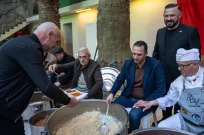 Başkan Eşki Makedonya göçmenlerinin iftar sofrasına konuk oldu