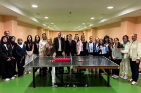 Bursa Mudanyada masa tenisinde şampiyon Ahmet Rüştü Anadolu Lisesi