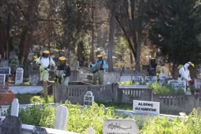 Sakaryanın 16 ilçesindeki mezarlıklar bayrama hazırlanıyor