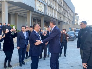 Bakan Bayraktarın ziyaretinde Mesut Özil detayı