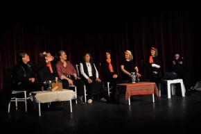 İzmir Bornovada kadınların hikâyeleriyle sahneye taştı