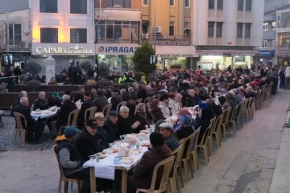 Uzunköprülüler büyük iftar sofrasında buluştu