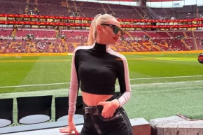 Galatasaray derbisinde VIP protokolü karıştıran gizem: Nevide Çiçek kimin için en öne indi