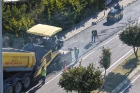 İzmirde Çeşmenin yolları yaza hazırlanıyor