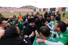 Başkan Özarslan Bağlumspora tribünden destek verdi