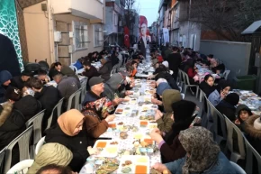 Bursa Osmangazide iftar sofrası dolup taştı