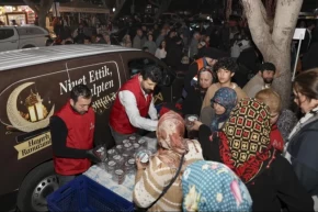 Mersin Büyükşehirden Kadir Gecesinde lokma ikramı