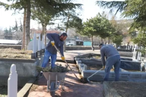 Kayseri Melikgazide mezarlıklarda bayram temizliği