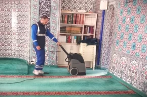 İzmirin camilerinde bayram temizliği