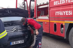 Bilecik Pazaryerinde seyir halindeki minibüste yangın