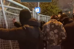 Saraçhanede polis bariyerlerine saldıran maskeli 35 şüpheli gözaltında