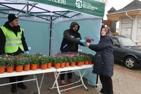 Kocaeli Büyükşehirden ücretsiz binlerce çiçek