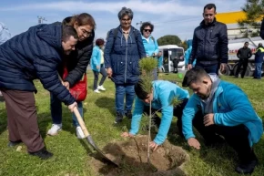 İzmir Bornova nın en özel fidanları toprakla buluştu