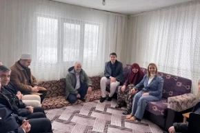 Bilecik Pazaryerinde Refiye Anneye bayram ziyareti