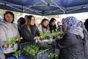 Eskişehirde kabristan çiçekleri Büyükşehirden