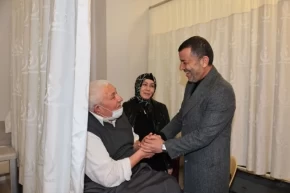 Denizlide bayram mesaisindeki personele ve hastalara ziyaret