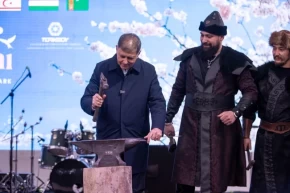 İzmirde ilk bahar bayramı coşkusu