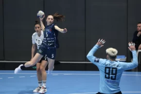 Bursalı kadın hentbolcular Avrupada yarı final için avantajı kaptı