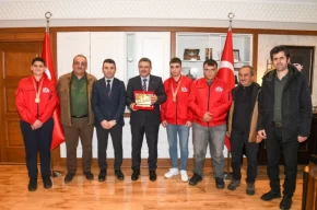 TEKNOFEST şampiyonlarından Başkan Gençe ziyaret