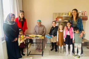 Mardin Yeşillide öğrencilerden emekli öğretmene vefa