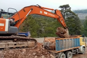 Antalya Büyükşehirden Alanyada yol onarımı
