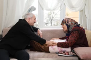 Kocaeli Gebzede 100 yaşındaki Hesna Teyzeye ziyaret