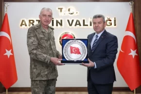 Erzurum 9. Kolordu Komutanı Tümgeneral Akyıldız Artvinde